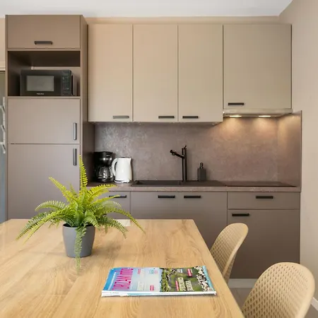 Apartman Zulijani Helis B4 *